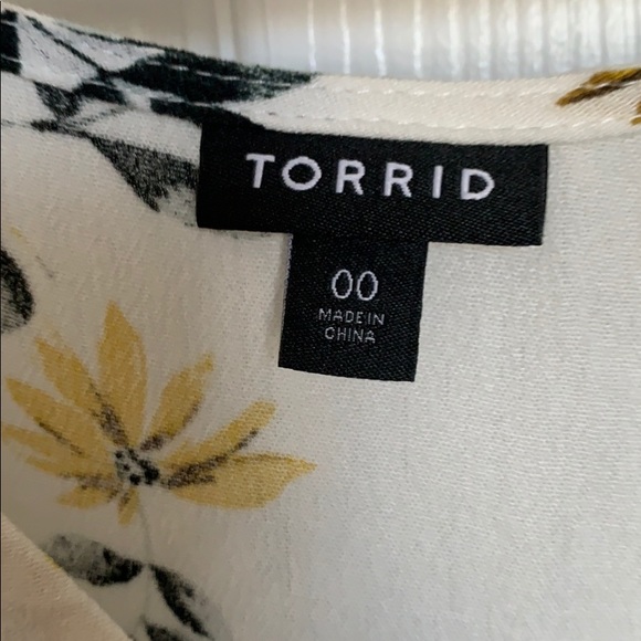 Torrid Floral Blouse - Picture 4 of 5